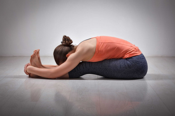 Thư giãn với bài tập Yoga ngồi gập người giảm cân này vào mỗi buổi sáng rất tốt